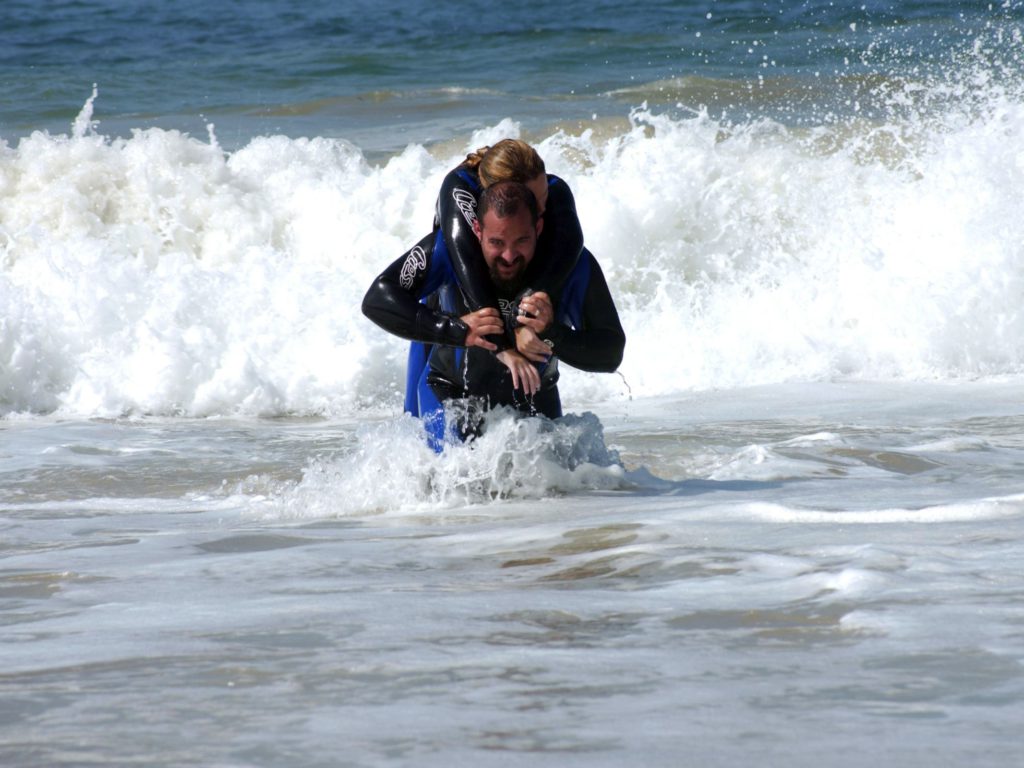 Bewusteloze duiker uit het water halen