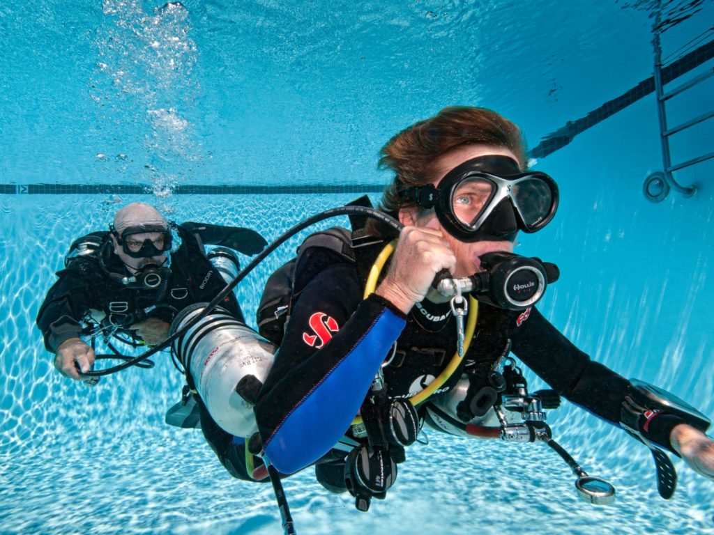 Sidemount exercise with sharing gas with a long hose